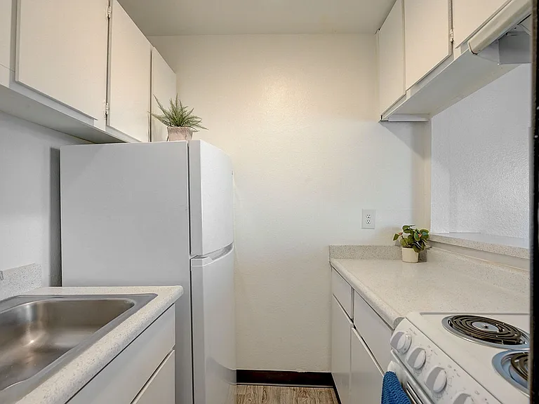 4050_Palos Verdes St_model-16