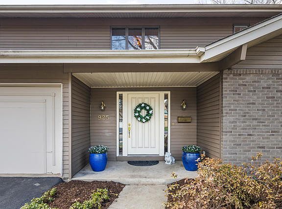 2nd image of 925 Royal Blackheath Ct