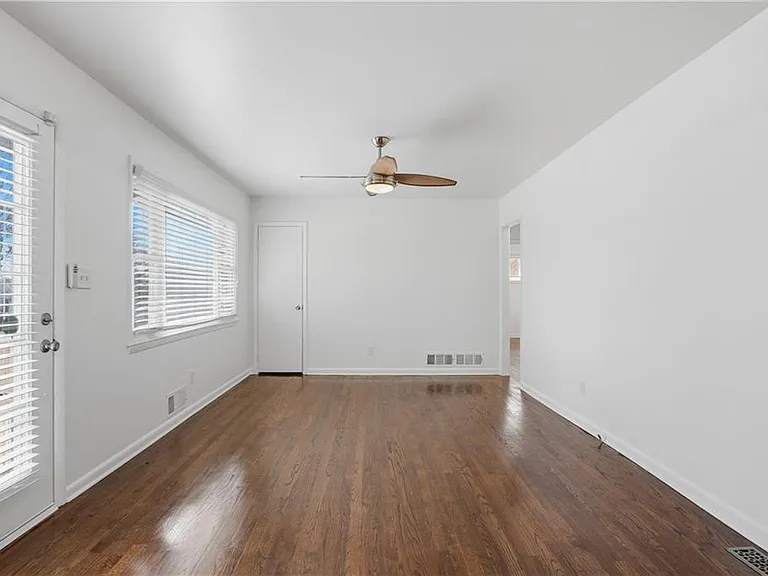 2467 Elmwood Cir SE — Photo 20