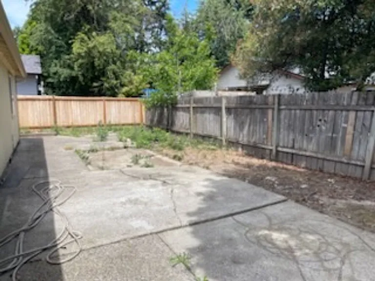 922 NE 21st Ave — Photo 18