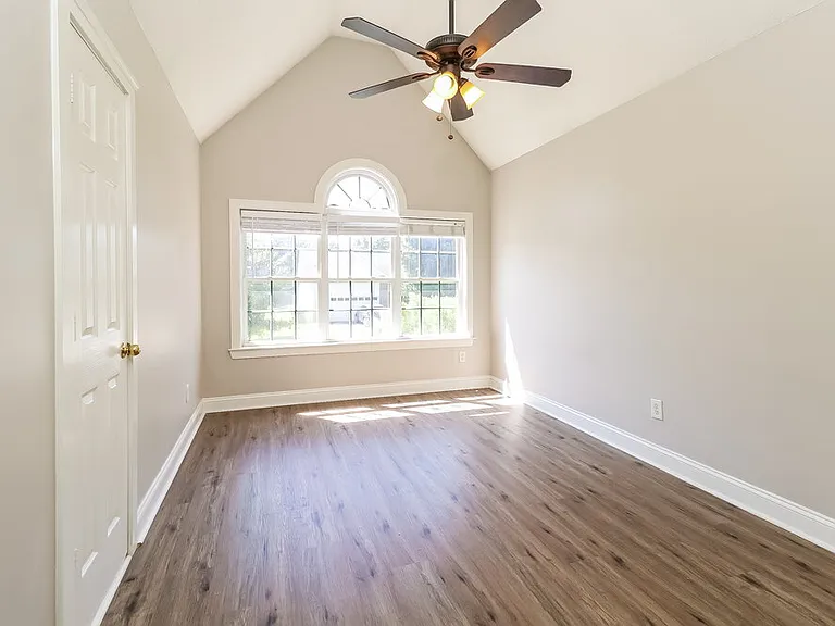 1909 Olsen Ln — Photo 14