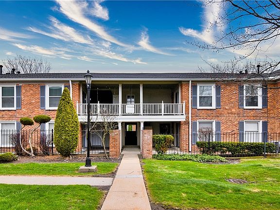 2nd image of 2108 Glouchester Dr