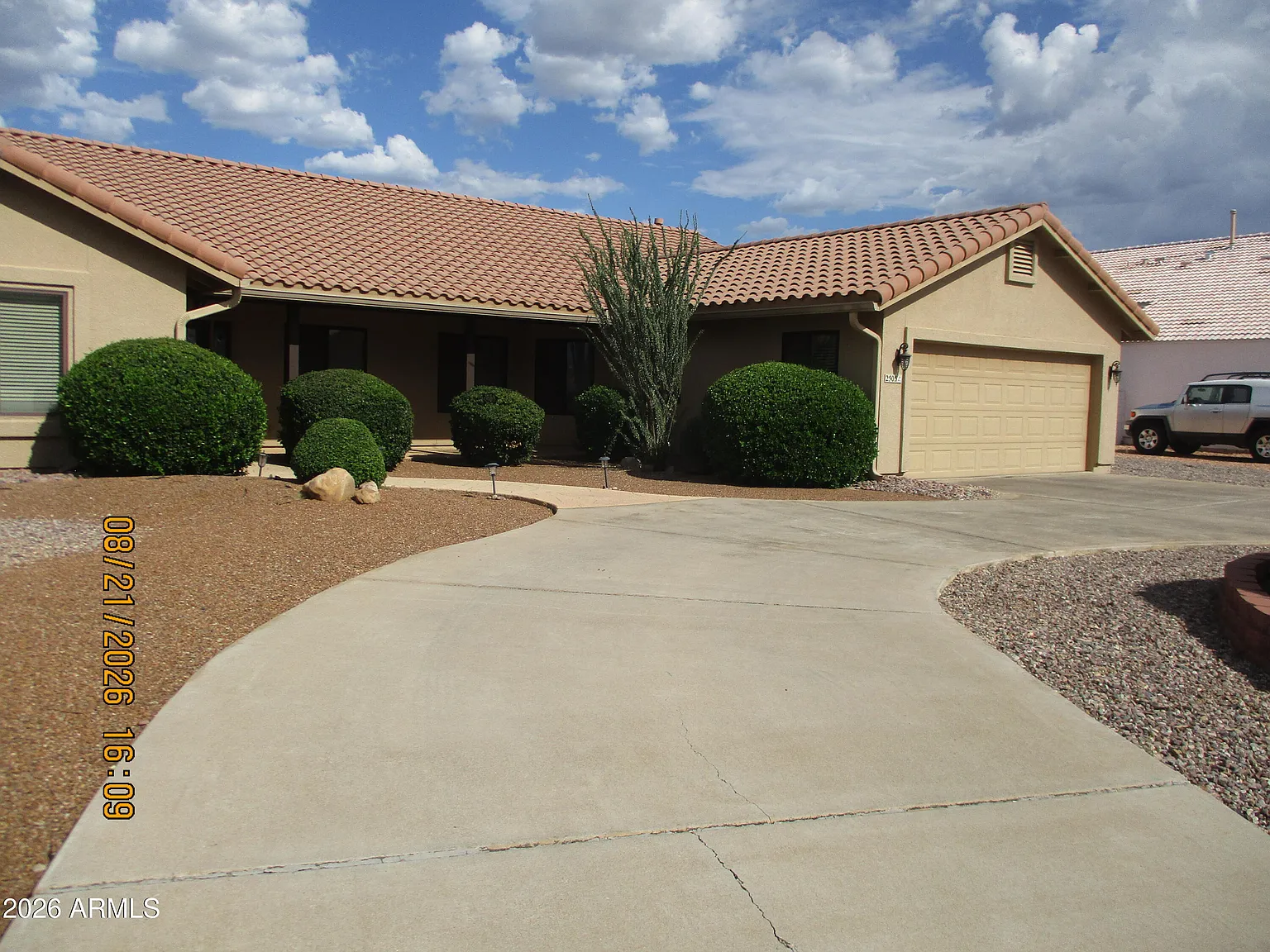 4 bed, 2.0 bath, 2494 sqft, $2,600 — Photo 1