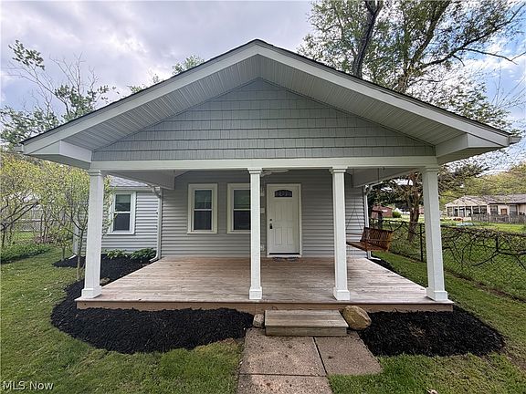 2nd image of 230 Hunter Ave