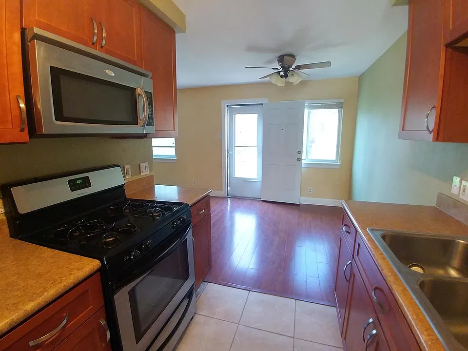 Kitchen, facing dining nook