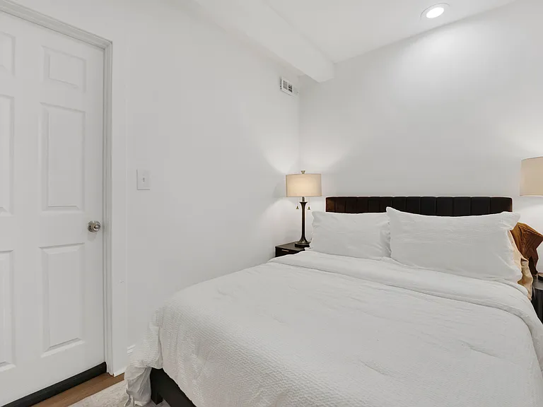 1851 W Dickens Ave #1F — Photo 12