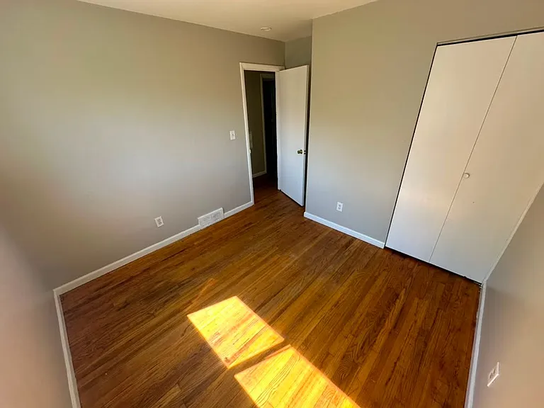 22030 Cushing Ave — Photo 10