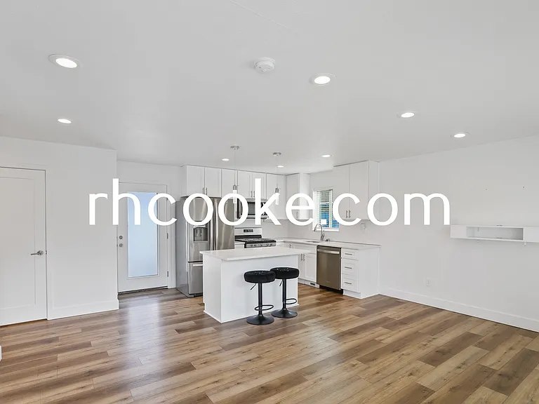 11907 E 2nd Ln — Photo 5
