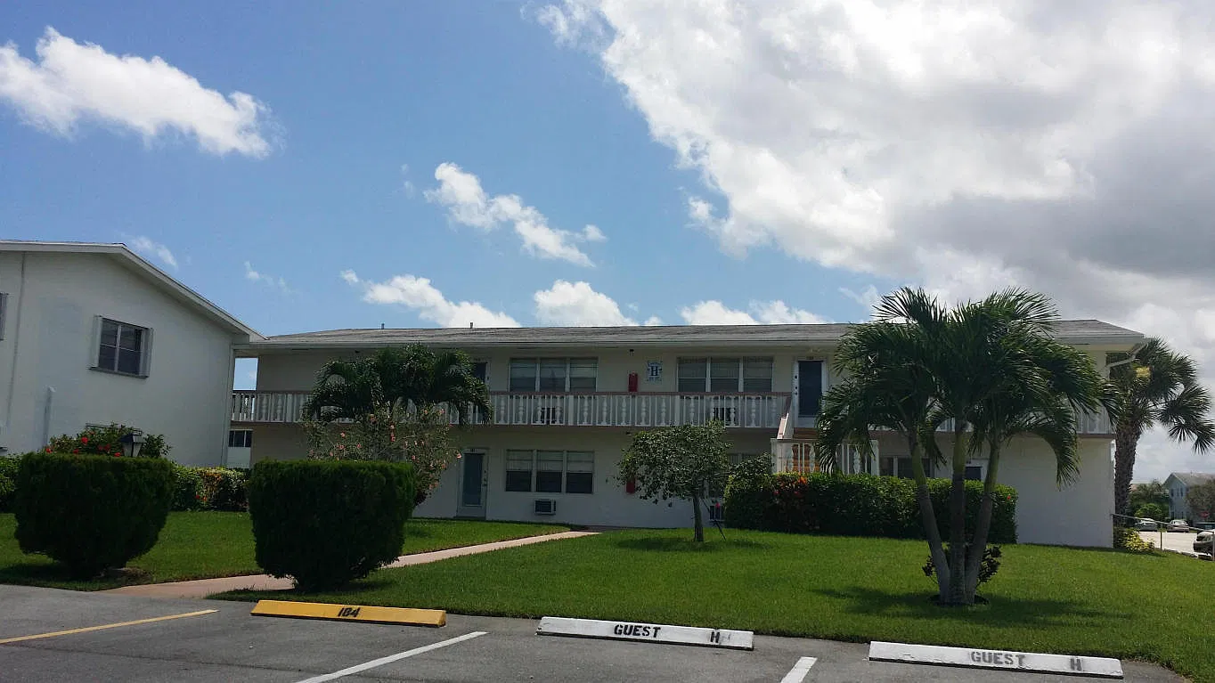 1 bed, 1.5 bath, 646 sqft, $1,200 — Photo 1