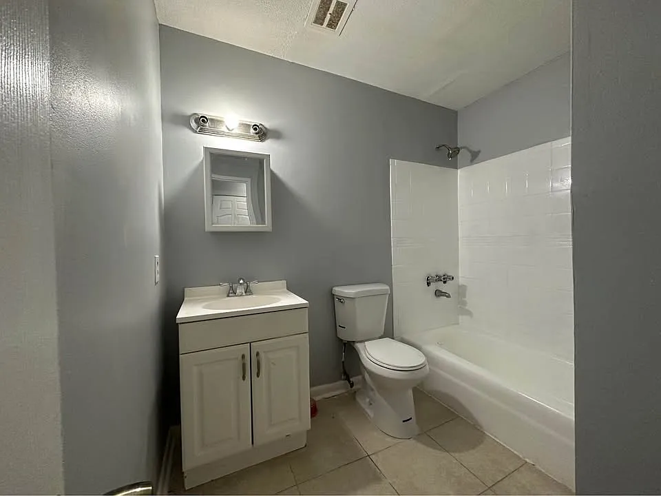 Studio, 403 sqft, $1,400 — Photo 3