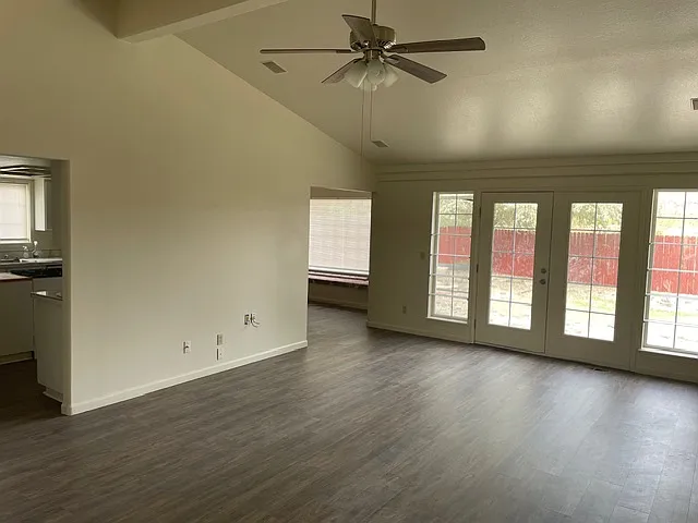 1227 Green Valley Dr — Photo 2