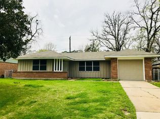 10425 Kelburn Dr, Houston, TX 77016