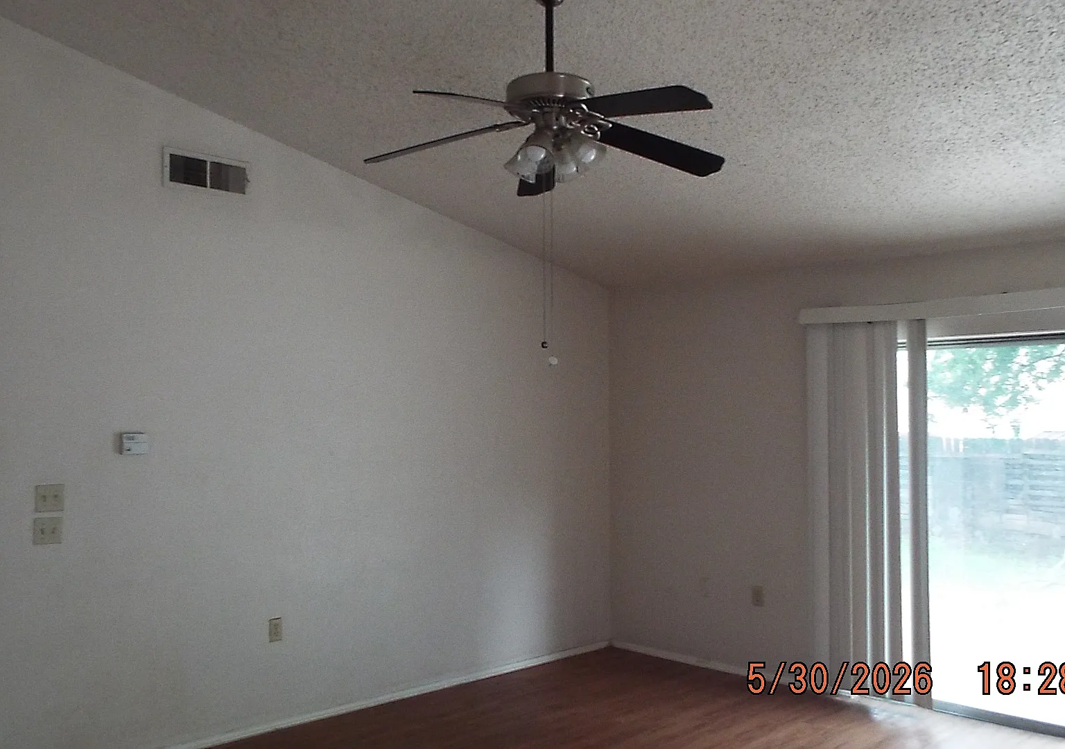 3 bed, 1140 sqft, $1,645 — Photo 2