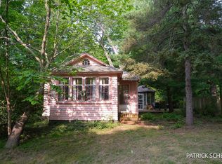 1438 71st St, Fennville, MI 49408