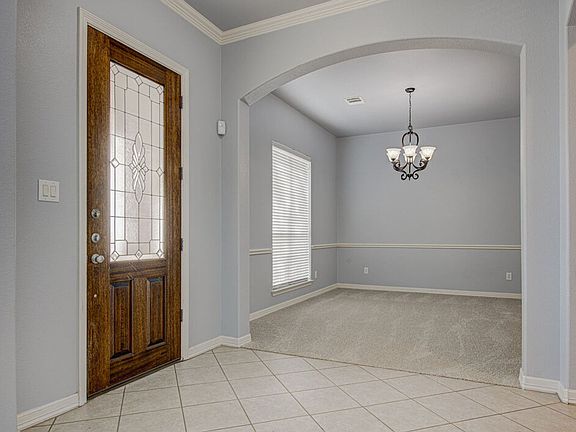 5th image of 2785 Lake Forest Dr