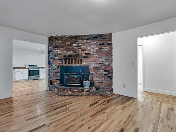 2nd image of 715 Oregon St