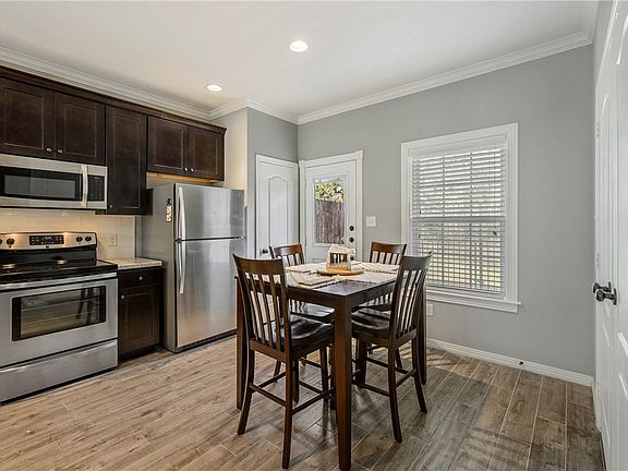 4th image of 301 Sw Pkwy #310