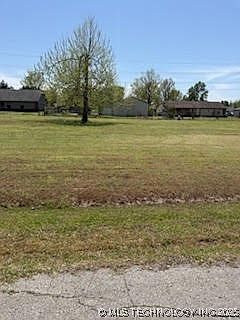 2nd image of 4 E 35th Pl S
