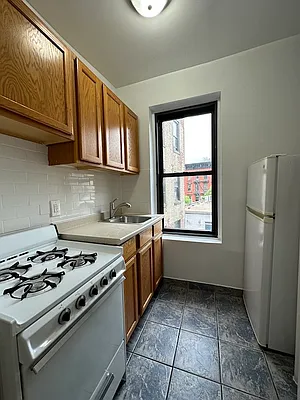 Rented by City Connections Realty | media 6