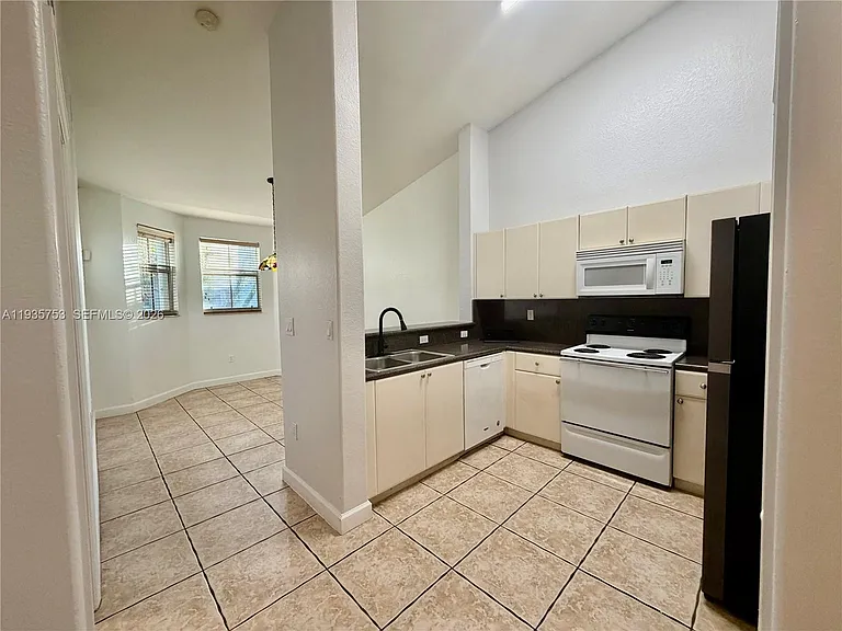 1692 SE 29th Ct #201 — Photo 19