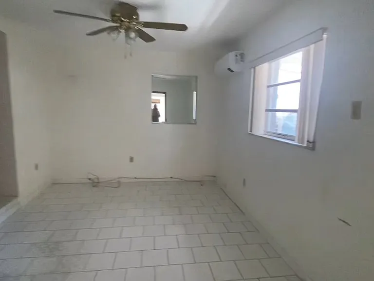 3302 SW 10th St #3 — Photo 5