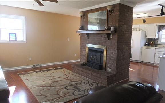 4th image of 143 Cartier Dr