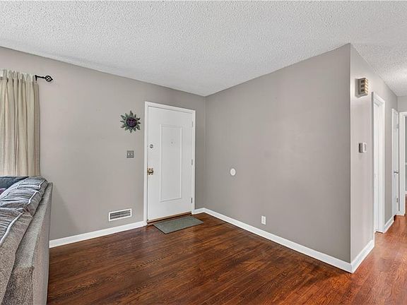 5th image of 3940 N Grand Ave