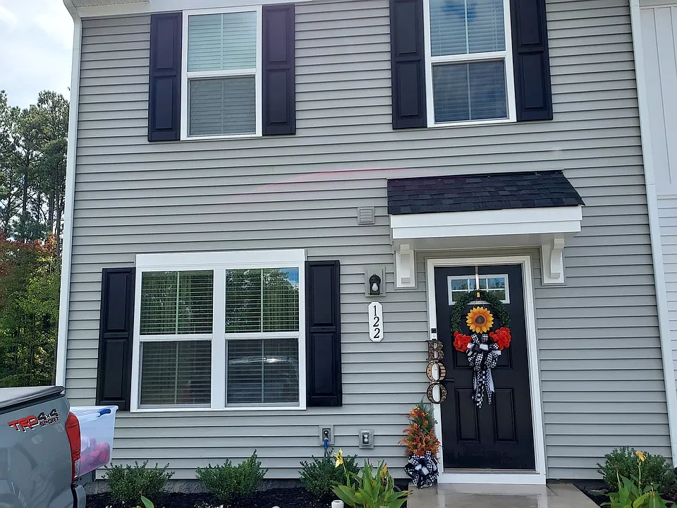 122 Packett Ct