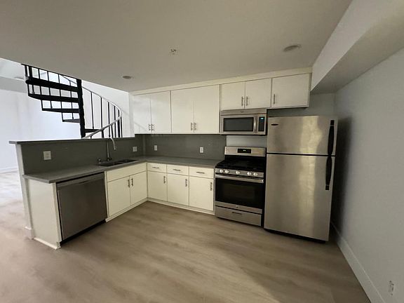 2nd image of 1043 S Grand Ave