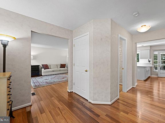5th image of 10 Raindrop Cir