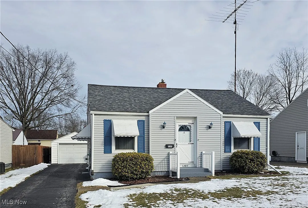 1285 Atlantic St NE photo 1