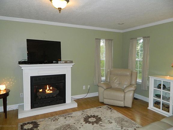 4th image of 702 West St