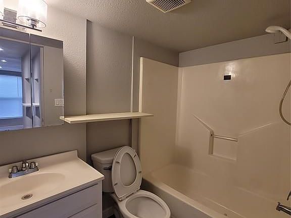 5th image of 3125 Illinois St #B