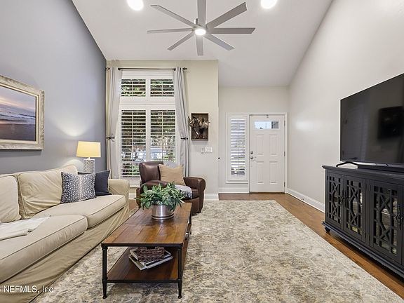 3rd image of 3831 LUTH Drive E