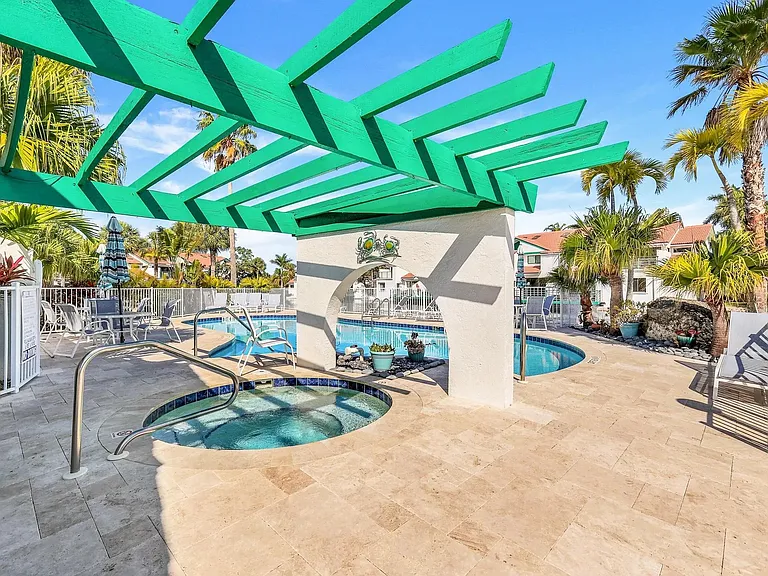Community Pool & Hot Tub