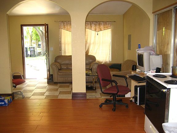 4th image of 2113 W Idlewild Ave
