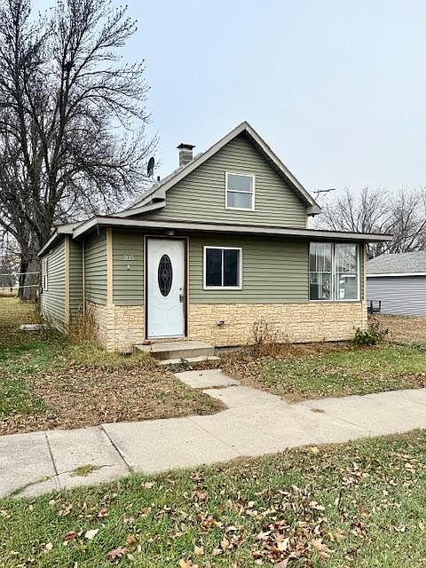 1st image of 105 S Lake St