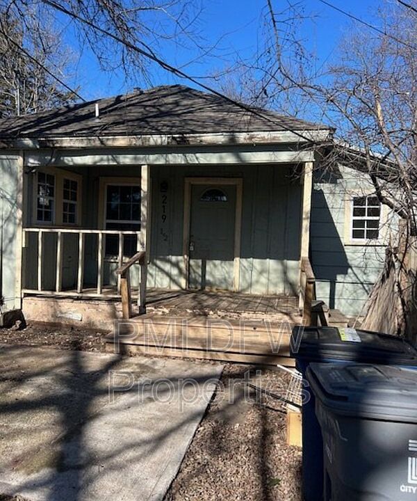 1st image of 219 1/2 S Montreal Ave