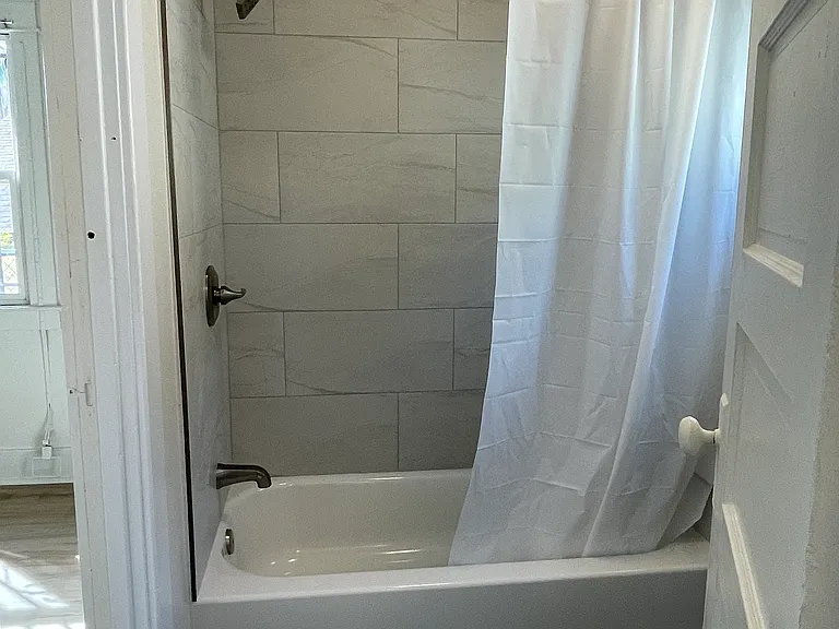 515 N Burlington Ave — Photo 11