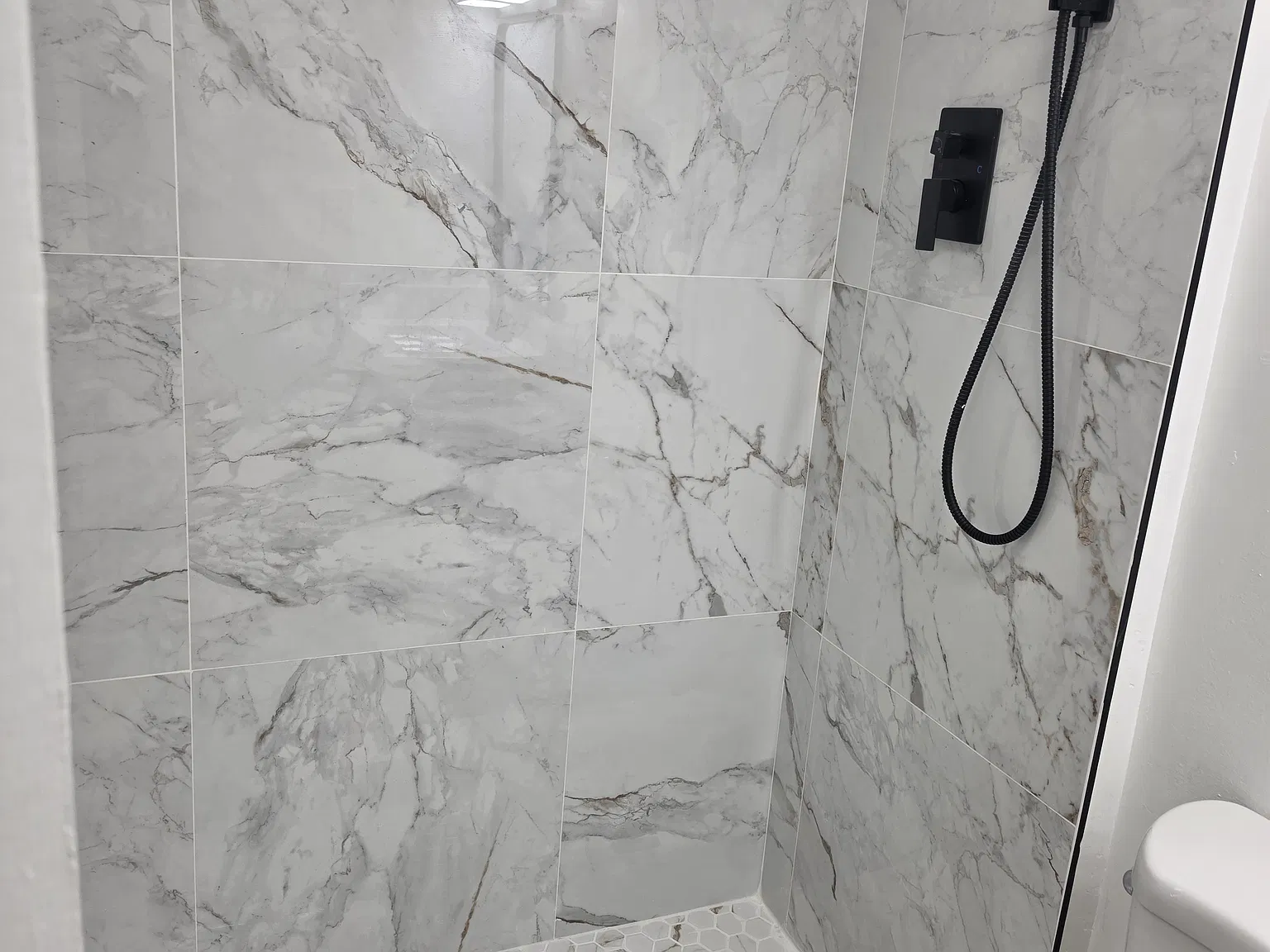 2 bed, 870 sqft, $2,100 — Photo 3