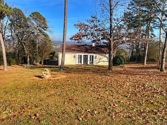 5th image of 910 Hilltop Dr