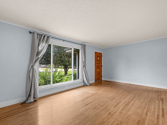 3rd image of 813 W Spring St