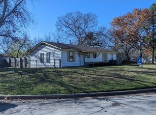 200 Dee Ln, Arlington, TX 76011