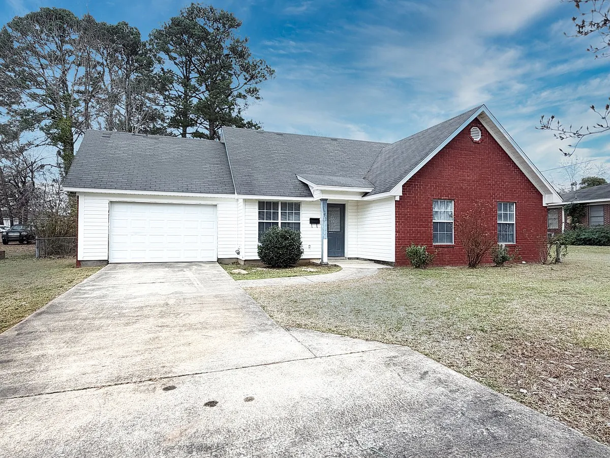 Building Photo - 1305 Brewster Ave