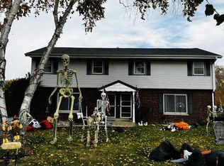 810 Oxford Dr #812, Hartland, WI 53029