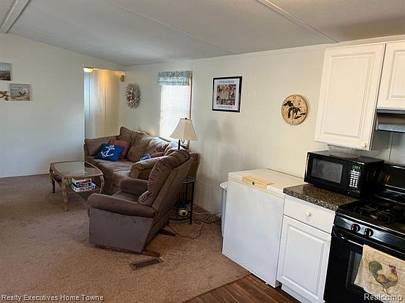 4th image of 408 Silver Sand Dr