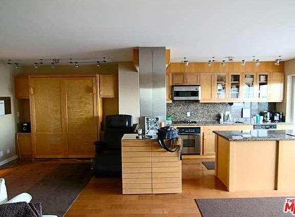 5th image of 999 N Doheny Dr APT 1105