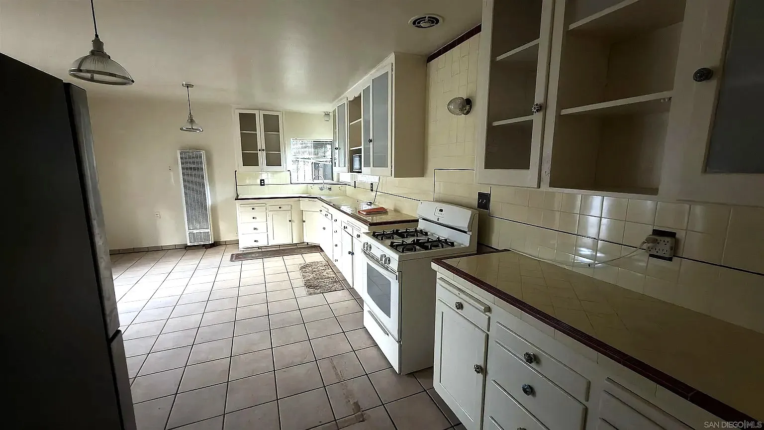 2 bed, 1.5 bath, 1066 sqft, $4,500 — Photo 4