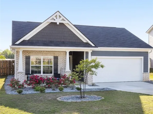 102 Gregory Pl, Smiths Station, AL 36877