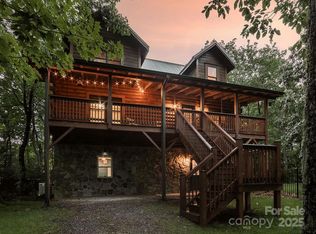 123 Chickadee Ln, Maggie Valley, NC 28751